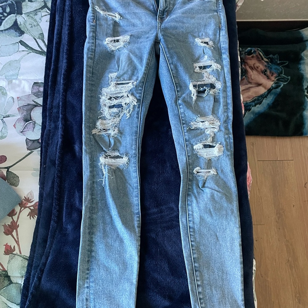 American Eagle Outfitters Light Blue Distressed Skinny Jeans